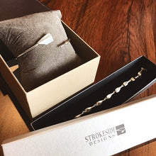 Kép betöltése a galériamegjelenítőbe: Evezős karperec - hajlított bárd lapát | Strokeside Designs