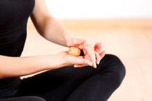 Load image into Gallery viewer, Masszázs golyó - kőrisfa, 4 cm | rollholz