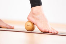 Load image into Gallery viewer, Double massage ball - ash wood, 10 cm | rolling wood