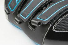 Kép betöltése a galériamegjelenítőbe: Kiváló minőségű 3 részes tépőzárral, rozsdamentes acél betétes fűzőlyukakkal.