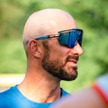 Lade das Bild in den Galerie-Viewer, Filippi Aliante Sonnenbrille – mit weißem Rahmen
